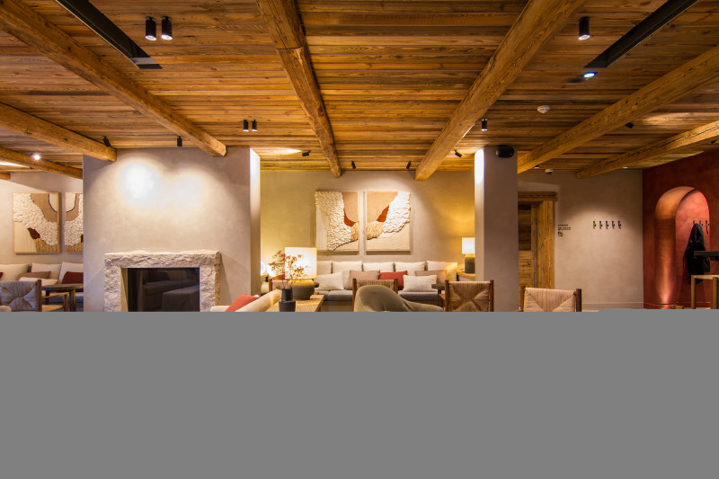 Hotel la Roche - salon cheminee