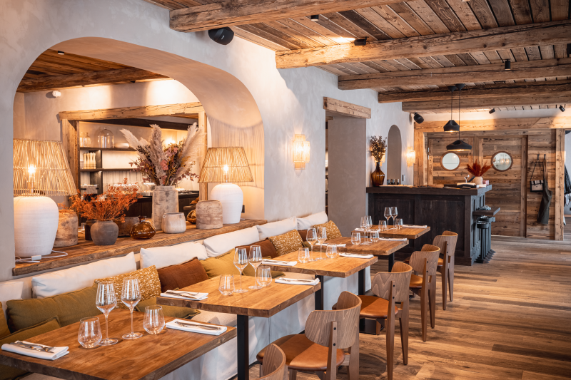 Salle de restaurant de l'Hôtel de la Roche - © Hotel_la_Roche Salle de restaurant de l'Hôtel de la Roche