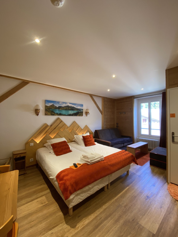 Belle chambre double déco montagne - © hotel_Grand_Mont Belle chambre double déco montagne