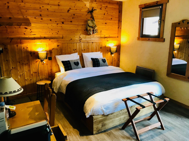Hotel 12