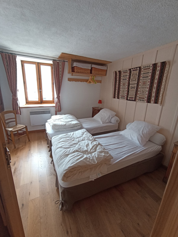 chambre 1, deux lits simples