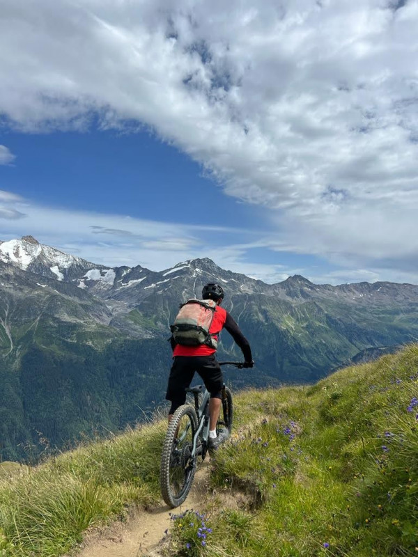 1691738272920-5467286