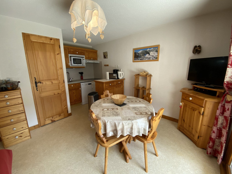 _lv_images__lot_0000000017_02_5103685