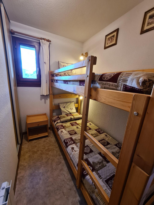 _lv_images__lot_0000000067_03_5402841