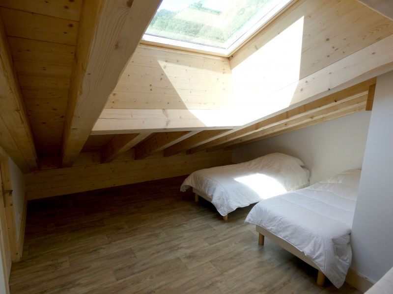 _lv_images__lot_0000000203_04_4825577