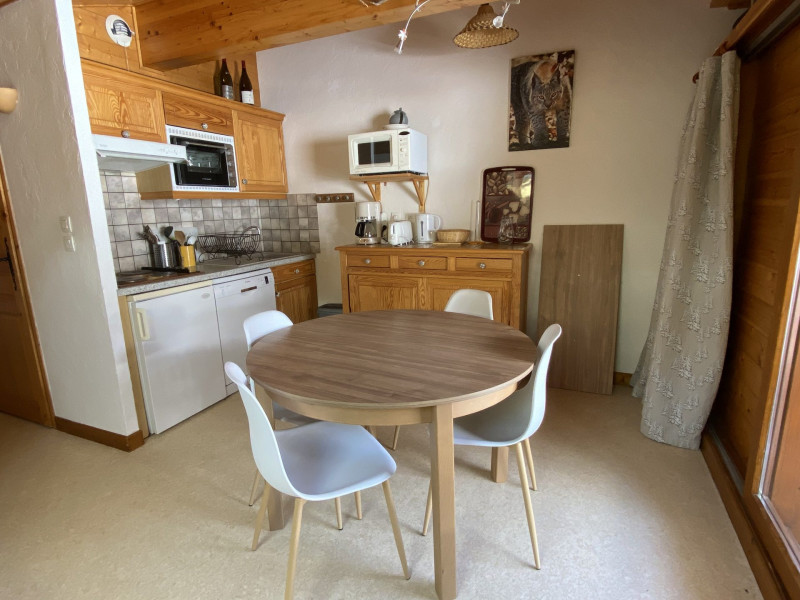 _lv_images__lot_0000000212_02_4711211