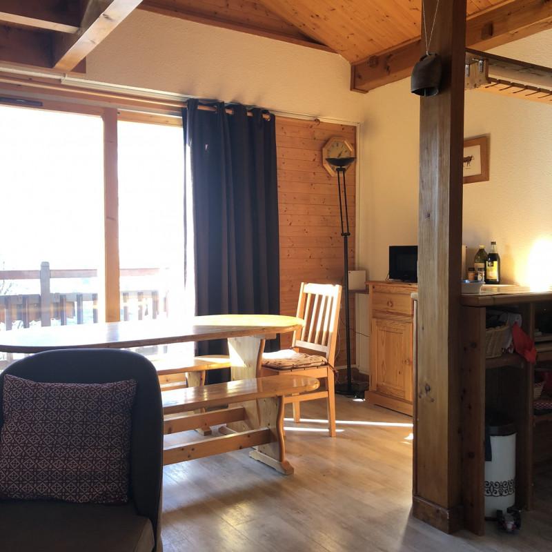 _lv_images__lot_0000000244_01_4980089