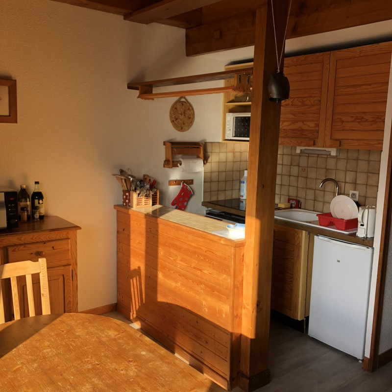 _lv_images__lot_0000000244_02_4967187