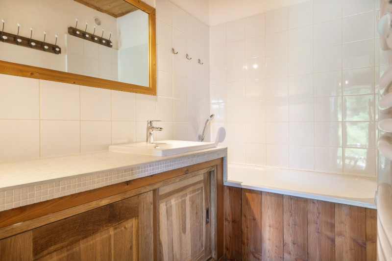 _lv_images__lot_0000000247_08_4998513