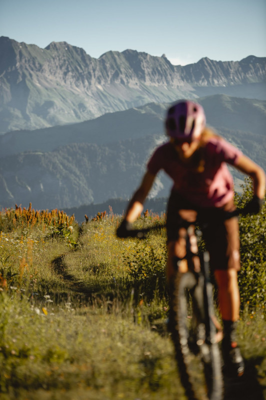 olivia-kemp-up-n-down-scott-contessa-2020-vojo-paul-humbert-103-compressed-5463456